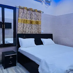 Saroja Paying Guest house